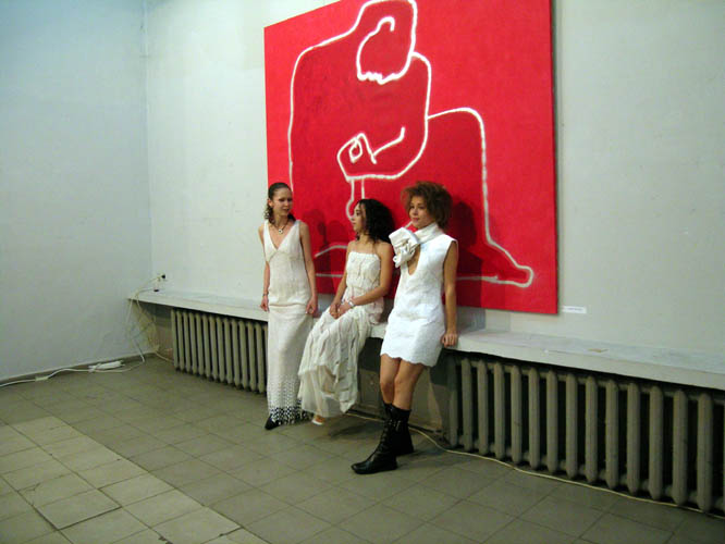 red_painting_white_women