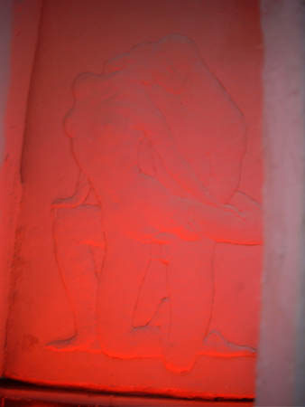 jakuzi_inside_relief