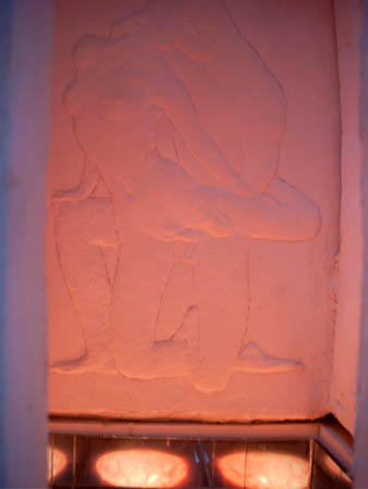 jakuzi_inside_relief5